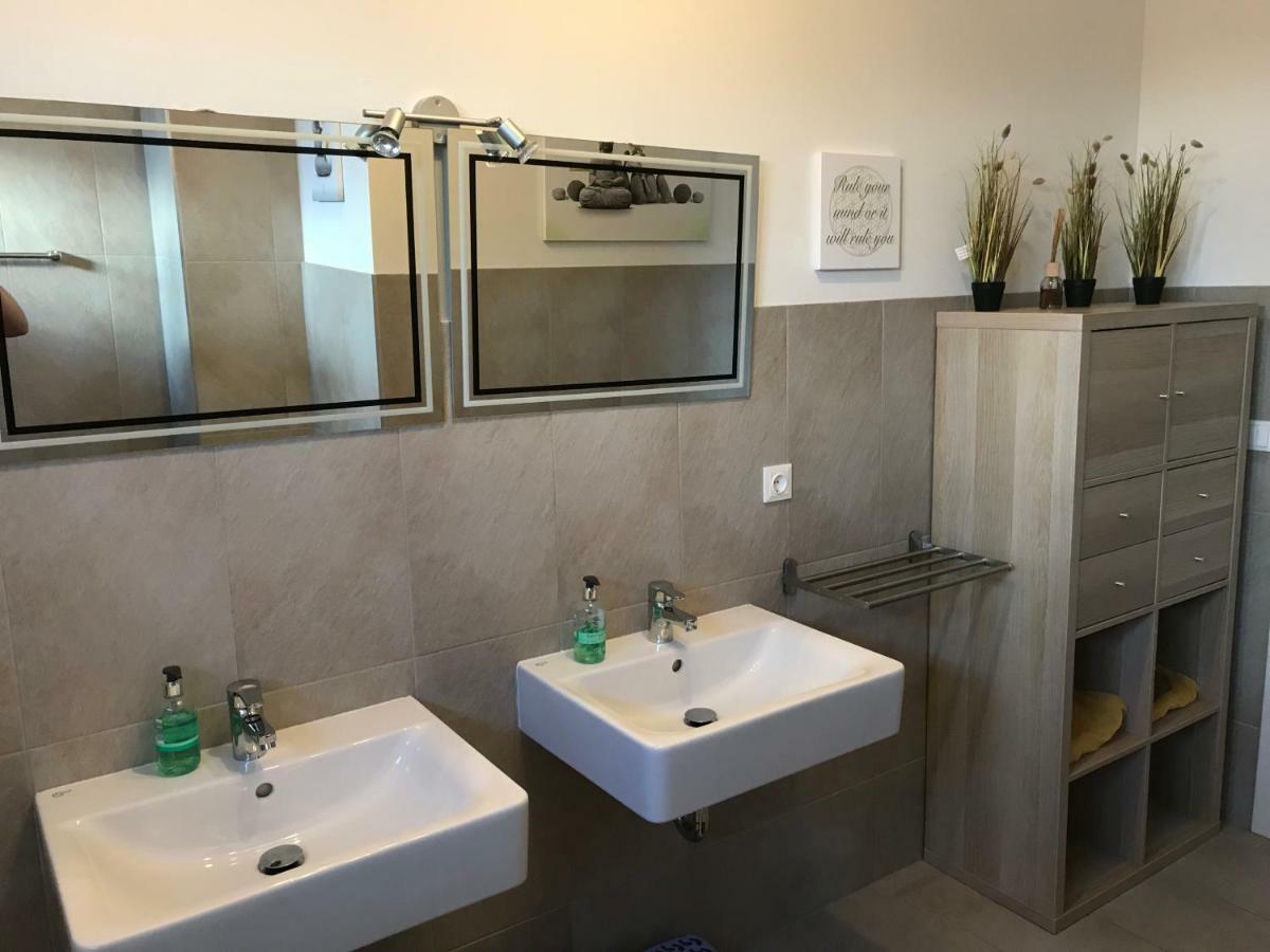 Kmheim, Cozy 103M2 Apartment, With 3 Bedroom And Covered Free Parking Place, Close To City Center Грац Екстер'єр фото